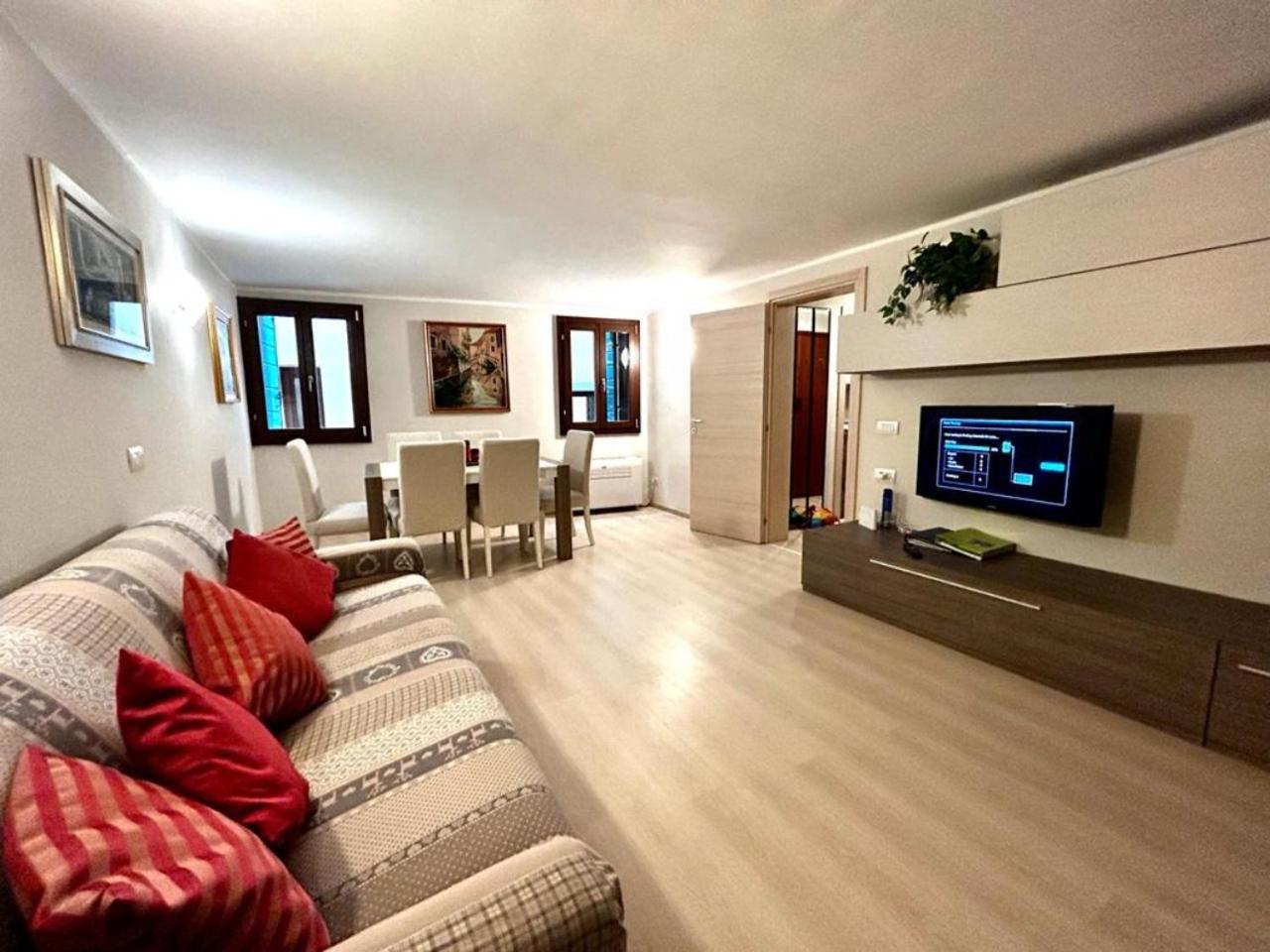 Grimaldi Apartments San Marco & Castello Venesia Bagian luar foto